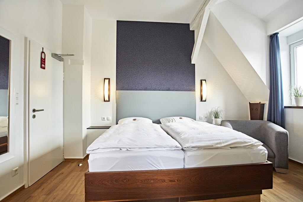 Hotel Zur Wartburg Rheda-Wiedenbrück Exterior foto
